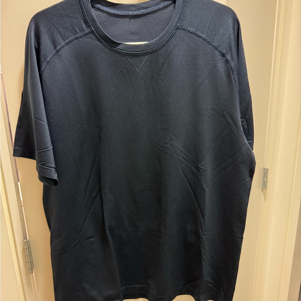 XL Lululemon Men's Metal Vent Navy T-Shirt